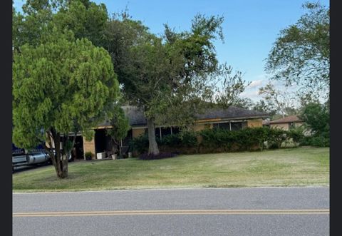 Homes For Sale - 308 Edgewater Street<br/> Richwood, TX 77531