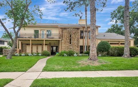 Photo of 307 Crestwood Drive, El Lago, TX 77586 (MLS # 18281755)