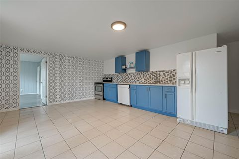 Photo of 2111 Rosemead Drive #B, Pasadena, TX 77506 (MLS # 21094670)