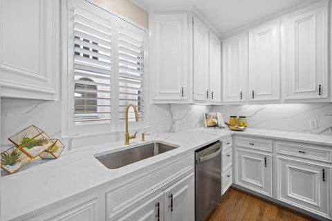 Tiny photo for 2086 Brentwood Drive, Houston, TX 77019 (MLS # 51870066)