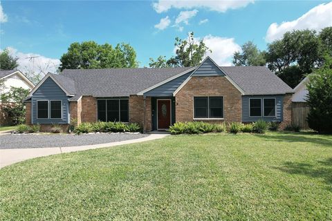 Photo of 226 Driftwood Drive, Seabrook, TX 77586 (MLS # 73131394)