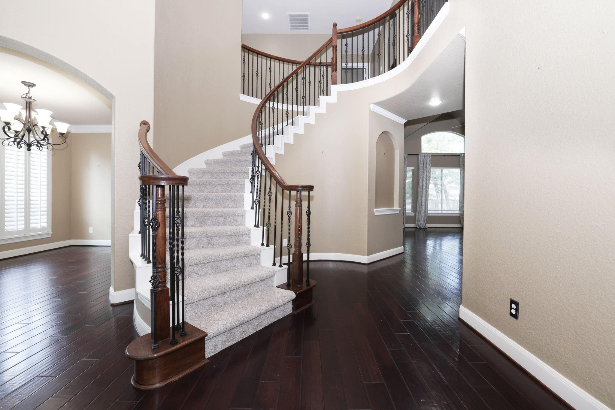 95 W Hullwood Circle