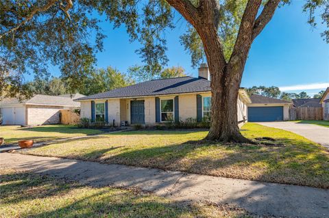 Photo of 408 Broadmoor Street, Friendswood, TX 77546 (MLS # 7769231)