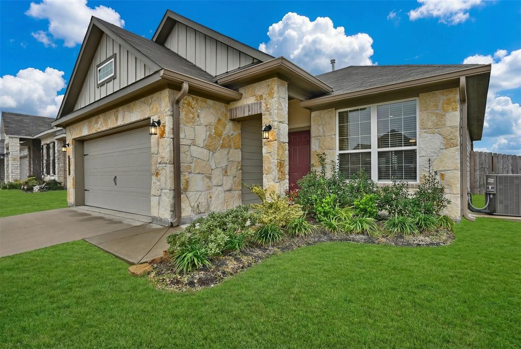 Photo of 1443 Lake Ridge Drive, Brenham, TX 77833 (MLS # 70757916)