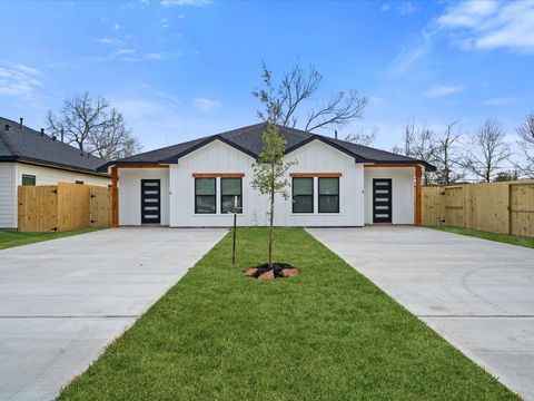 Multifamily For Rent - 9114 Everglade Drive #B<br/> Houston, TX 77078