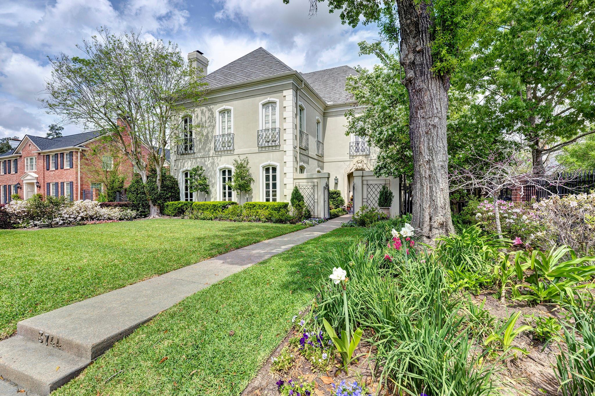 3744 Inwood Drive