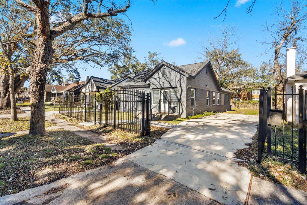 Photo of 2711 Eagle Street, Houston, TX 77004 (MLS # 76589854)