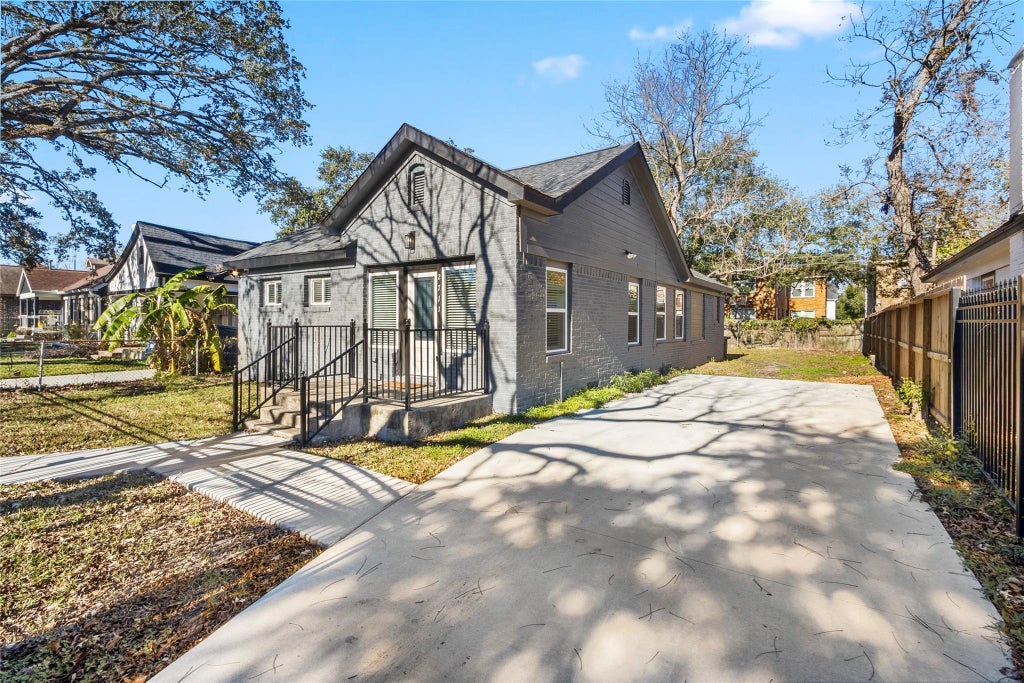 Photo of 2711 Eagle Street, Houston, TX 77004 (MLS # 76589854)
