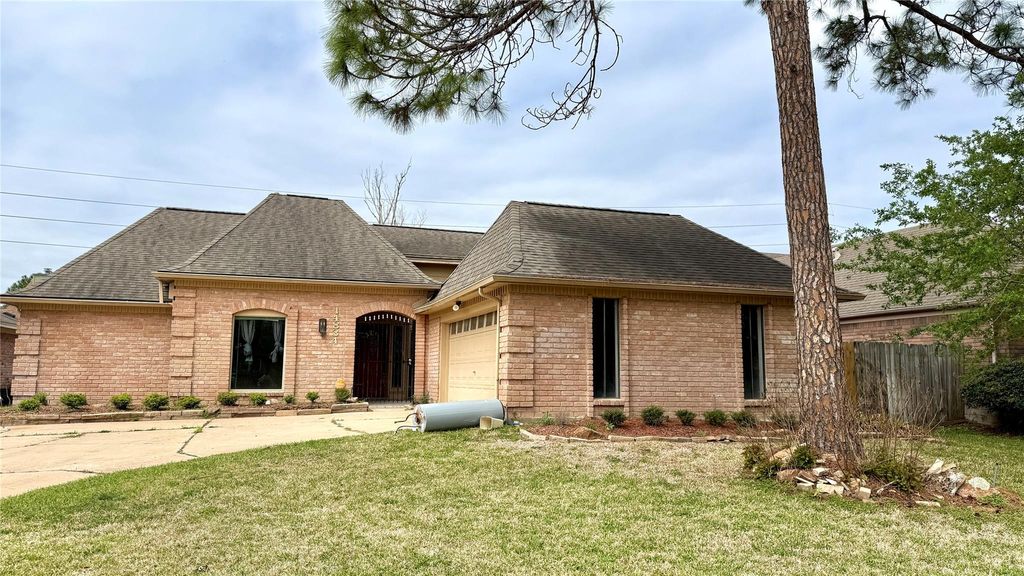 Photo of 14834 Charlmont Drive, Houston, TX 77083 (MLS # 71752615)