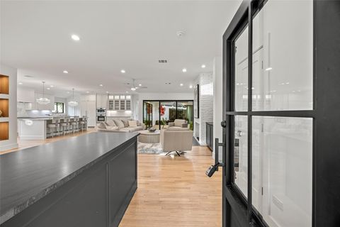 5658 Del Monte Drive Houston TX 77056