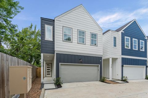 Photo of 412 Neyland Street #E, Houston, TX 77022 (MLS # 56747240)