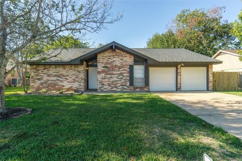 Photo of 2119 Williamsburg Court S, League City, TX 77573 (MLS # 51747841)