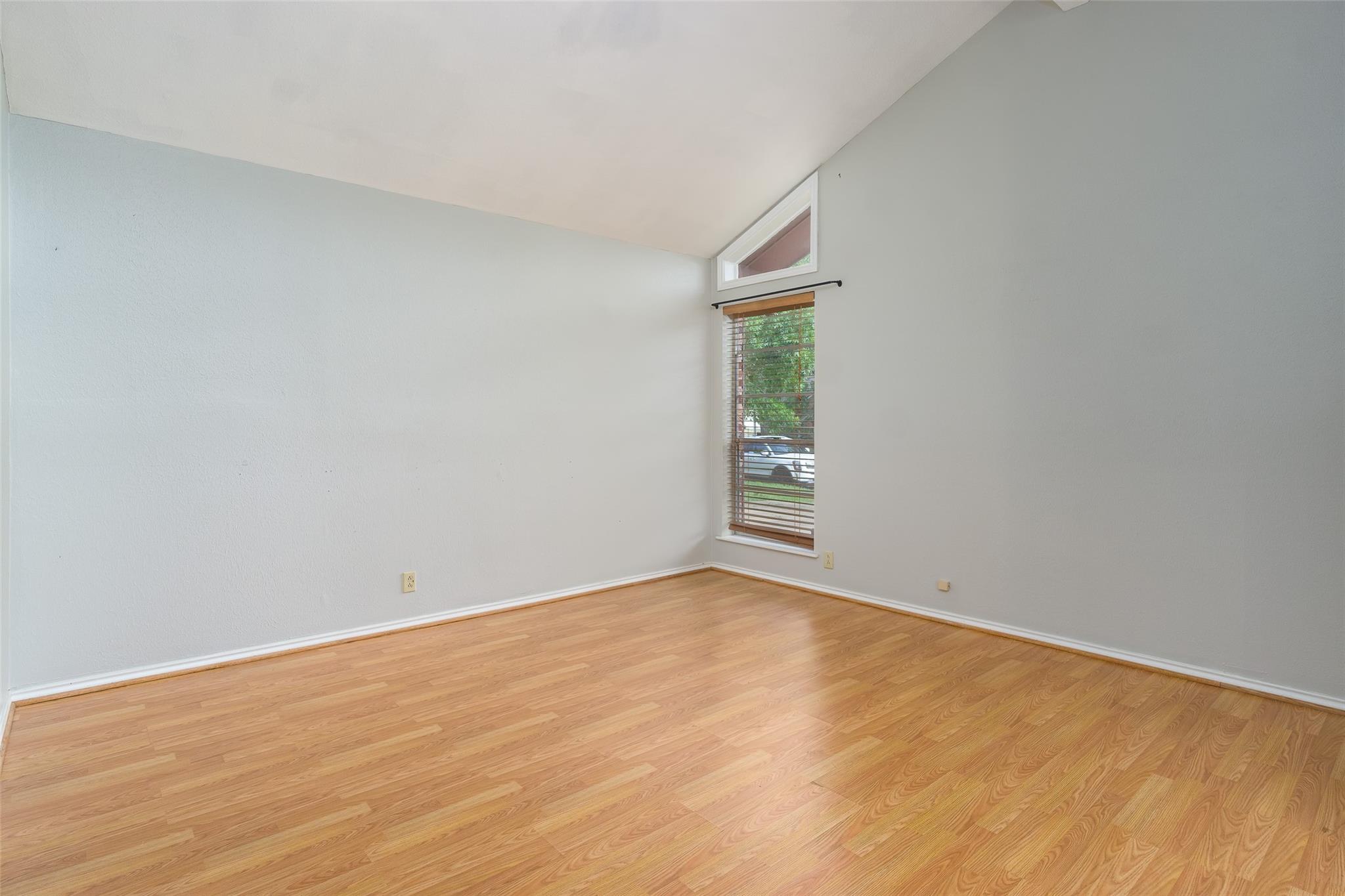 2119 Williamsburg Court S