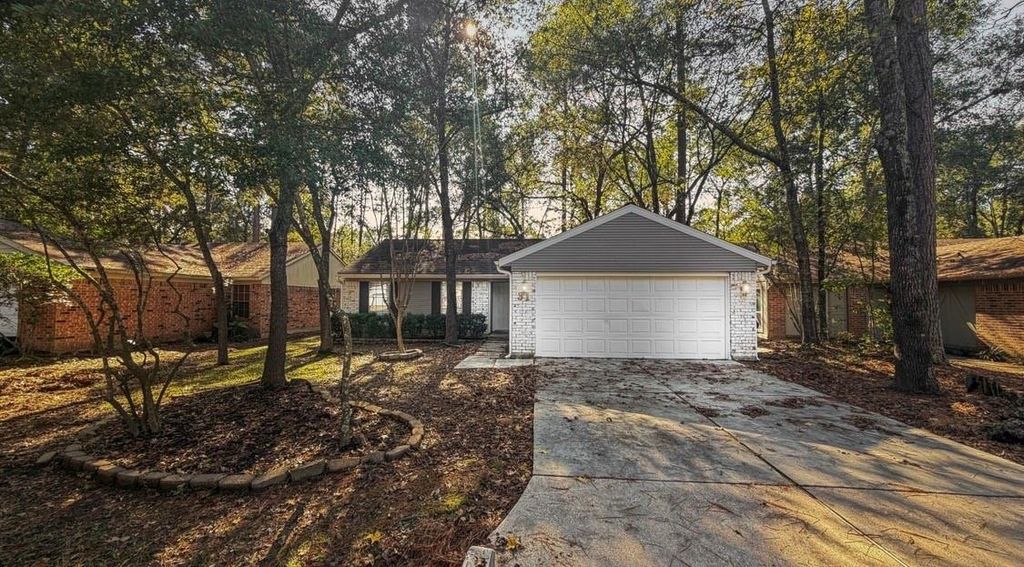 Photo of 31 Dellforest Court, The Woodlands, TX 77381 (MLS # 24281598)