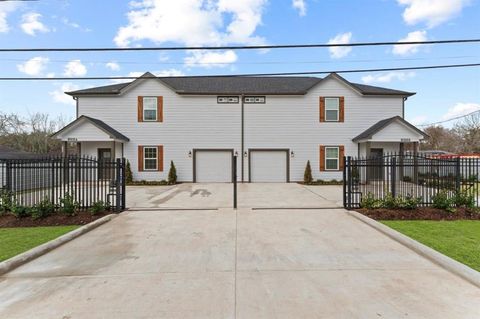 Photo of 5140 Mallow Street, Houston, TX 77033 (MLS # 94563673)