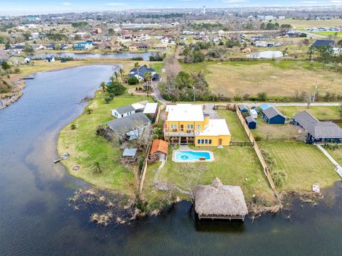 Photo of 2732 Broadway Street, San Leon, TX 77539 (MLS # 70610096)