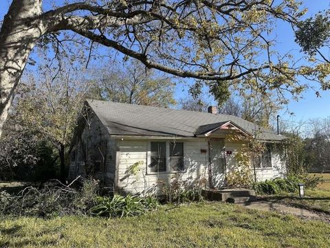 Homes For Sale - 1121 Norris Street<br/> Commerce, TX 75428