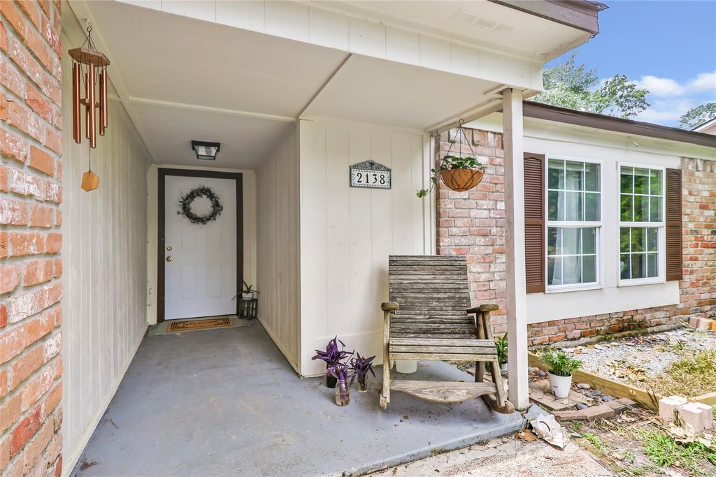 Photo of 2138 Middle Creek Drive, Houston, TX 77339 (MLS # 42508269)