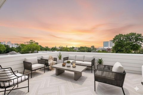 Photo of 1405 Indiana Street #B, Houston, TX 77006 (MLS # 78091116)