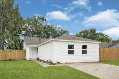 Photo of 5314 Gayla Lane LN, Baytown, TX 77521 (MLS # 1013279)