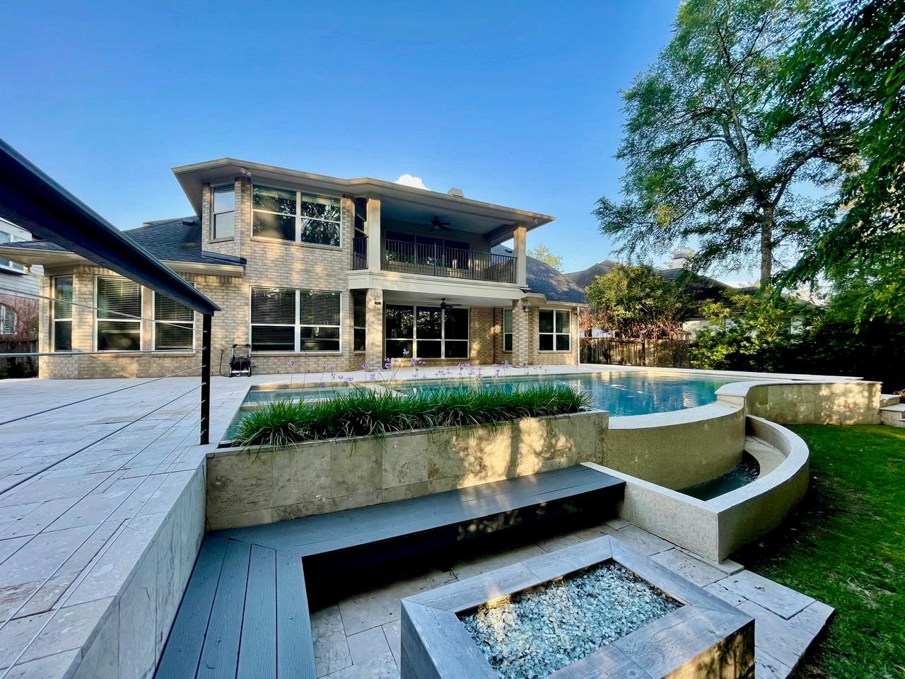 102 W Lansdowne Circle
