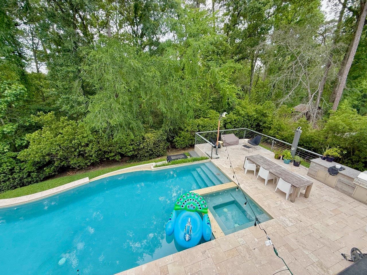 102 W Lansdowne Circle