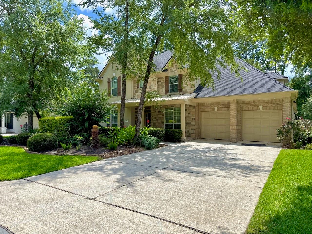 102 W Lansdowne Circle