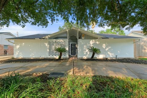 Photo of 3327 Freshmeadows Drive, Houston, TX 77063 (MLS # 956208)