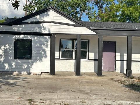 Photo of 10013 Cathedral Dr Dr, Houston, TX 77051 (MLS # 86538238)