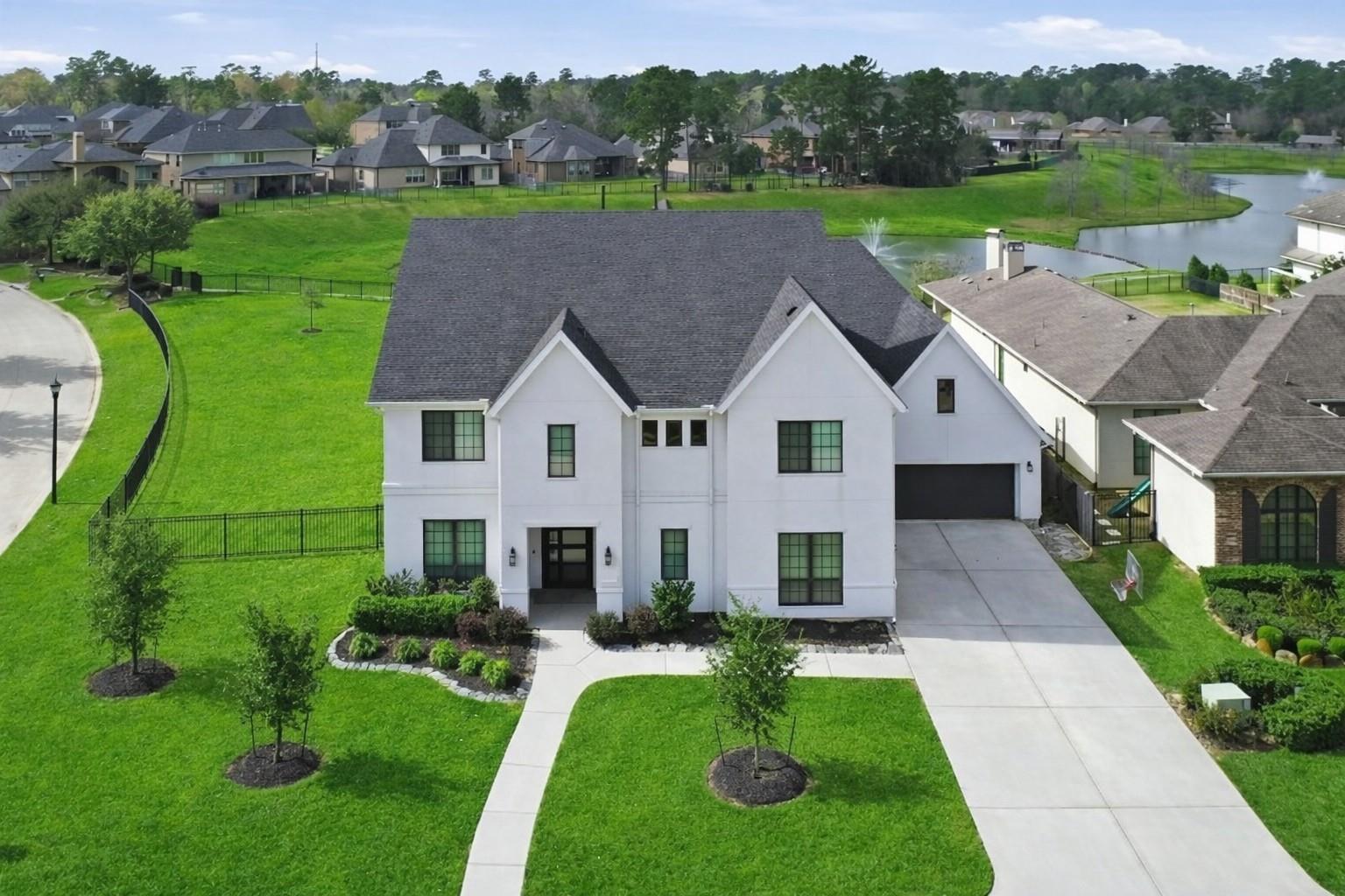 4903 Lagos Lagoon Court