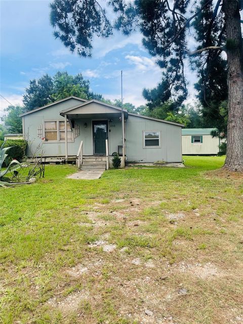 Photo of 255 Bluebonnet, Livingston, TX 77351 (MLS # 20379730)