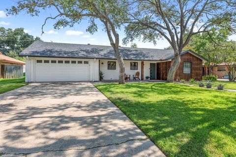 Photo of 3404 Parkway Terrace, Bryan, TX 77802 (MLS # 68852292)
