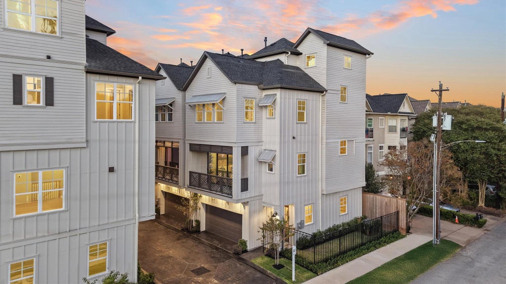 Photo of 4024 Blossom Street St, Houston, TX 77007 (MLS # 70190500)
