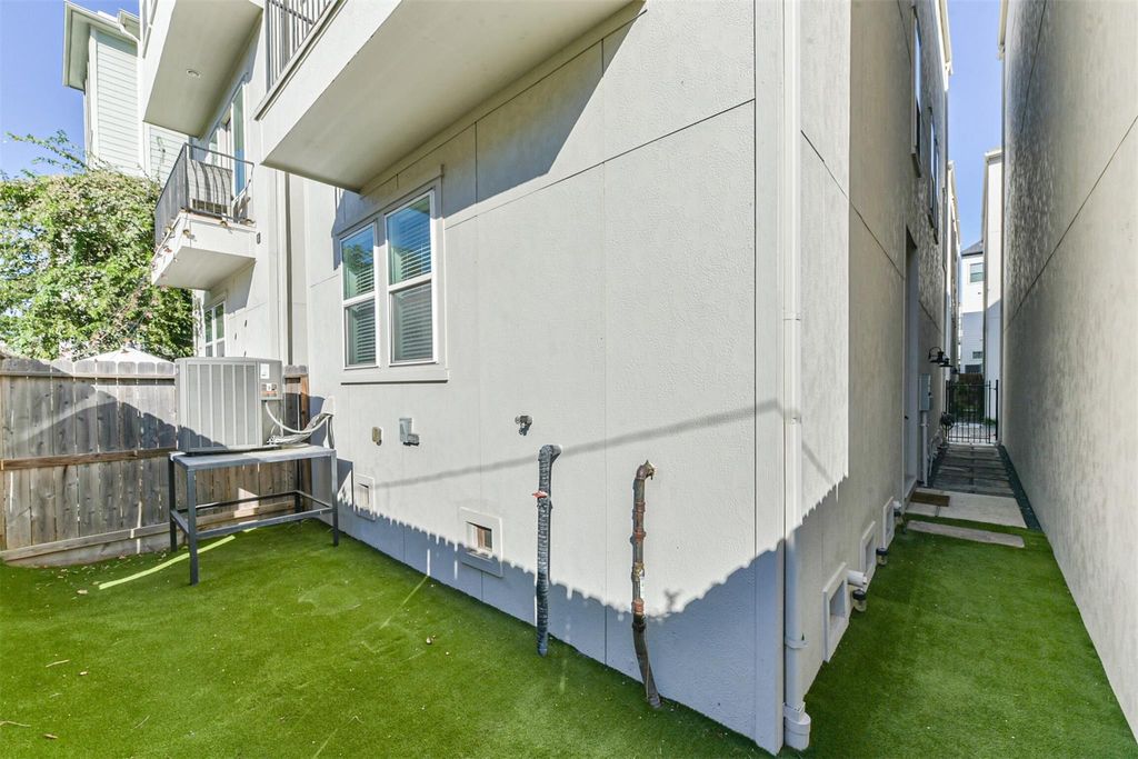 Photo of 1313 W 24th Street #B, Houston, TX 77008 (MLS # 6088896)