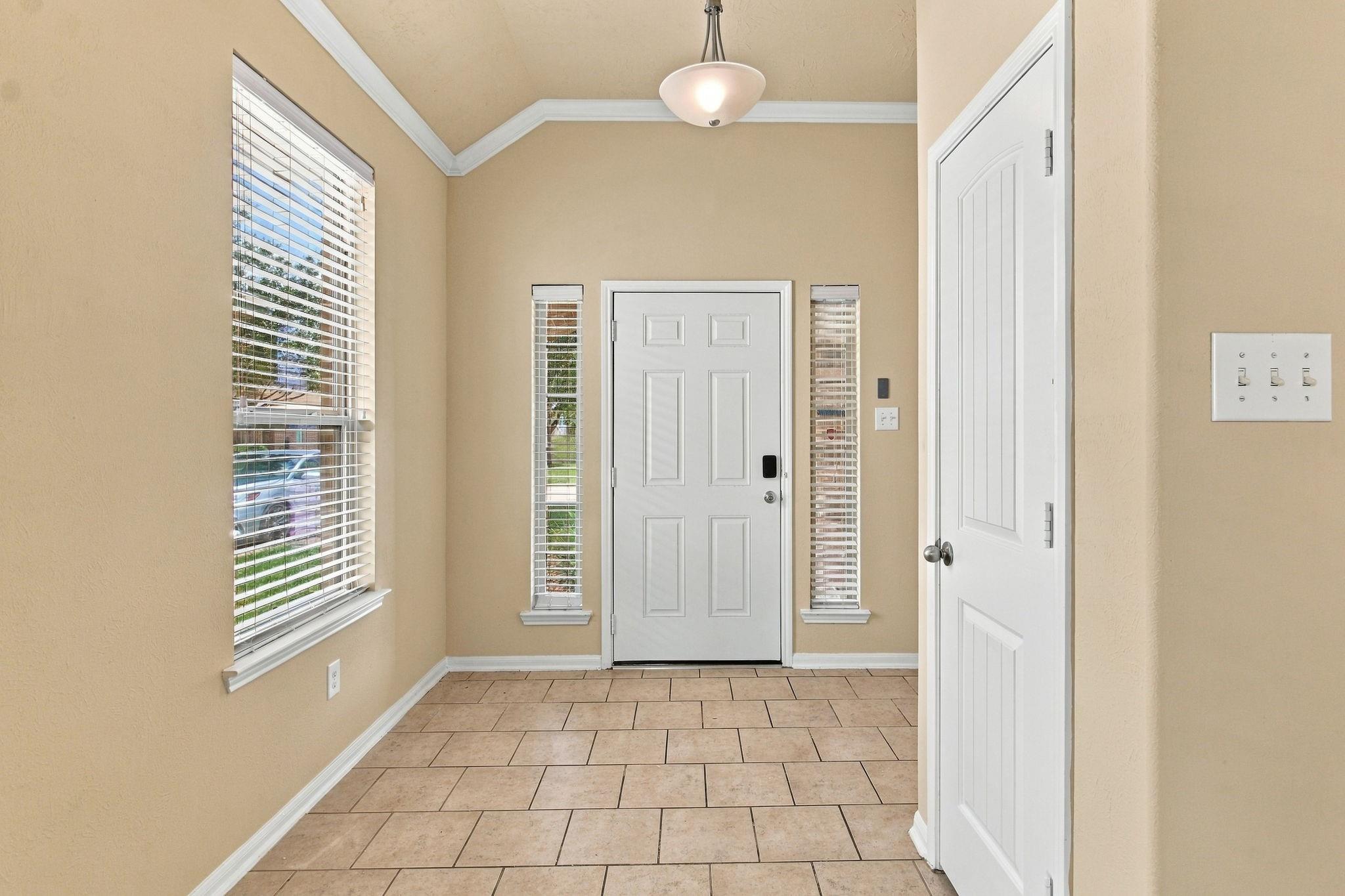 8117 E Pine Creek Bend