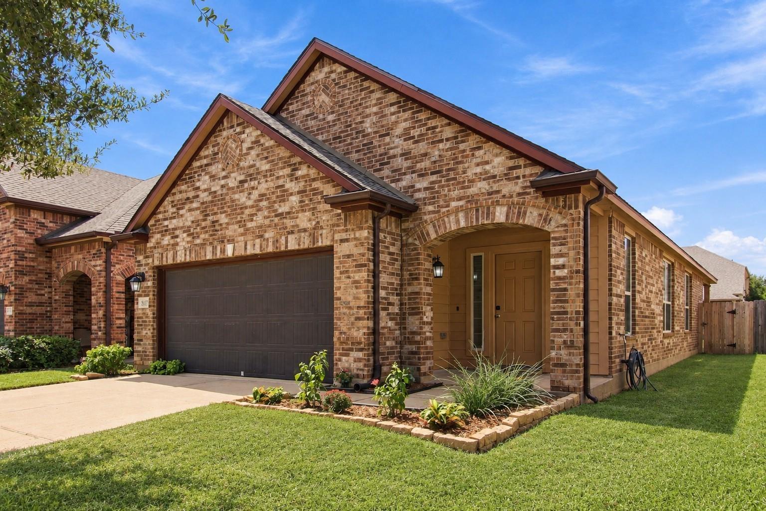8117 E Pine Creek Bend