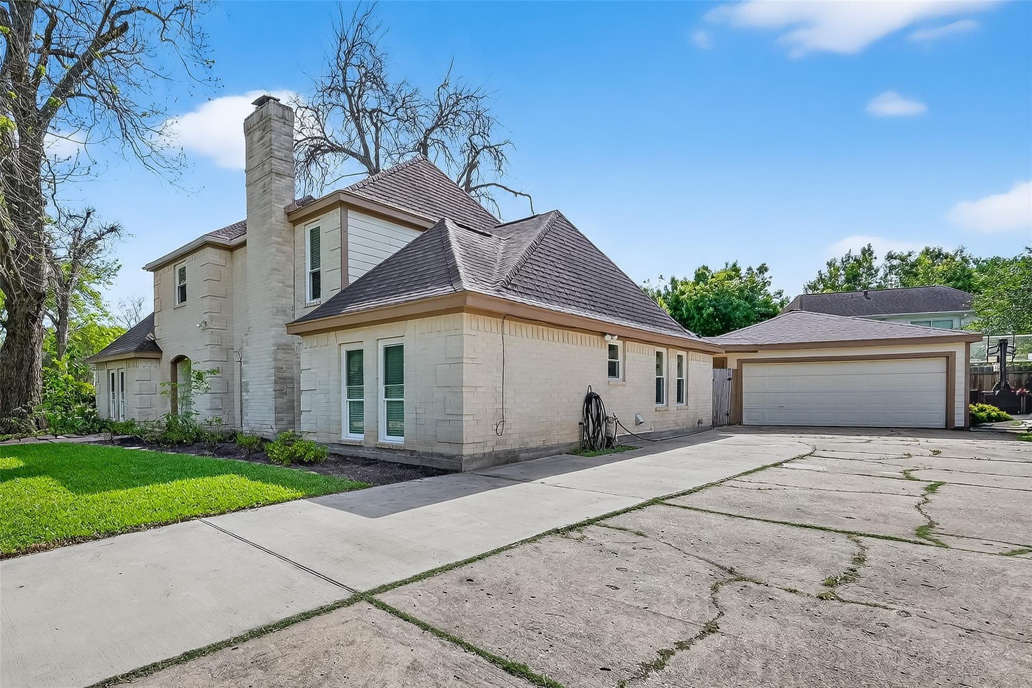1214 Bittersweet Drive