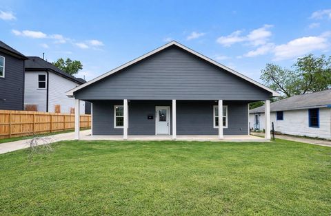 Photo of 5125 Larkspur Street, Houston, TX 77033 (MLS # 19409802)