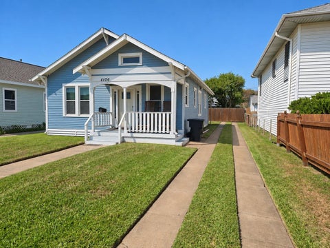 Photo of 4106 Avenue T 1/2, Galveston, TX 77550 (MLS # 17828213)