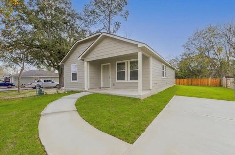 Photo of 5824 Glen Lee Drive, Houston, TX 77396 (MLS # 74850907)