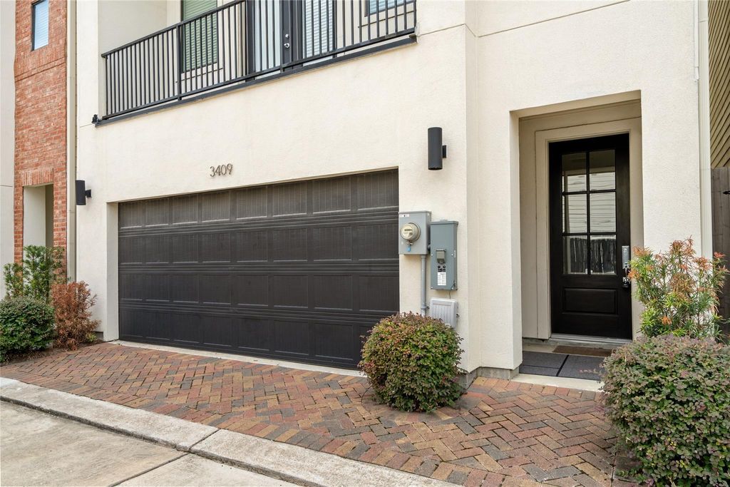 Photo of 3409 Kensington Yellow Place, Houston, TX 77008 (MLS # 90277133)