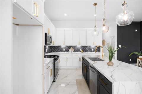 Tiny photo for 6314 Crest Street, Houston, TX 77033 (MLS # 2174336)