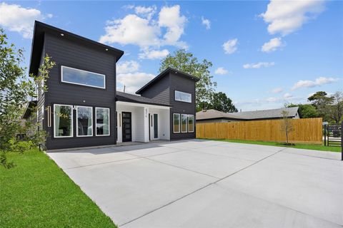 Tiny photo for 6314 Crest Street, Houston, TX 77033 (MLS # 2174336)