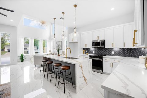 Tiny photo for 6314 Crest Street, Houston, TX 77033 (MLS # 2174336)