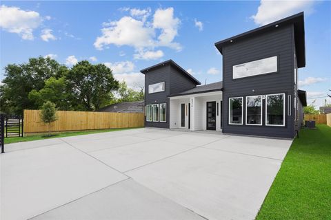 Tiny photo for 6314 Crest Street, Houston, TX 77033 (MLS # 2174336)