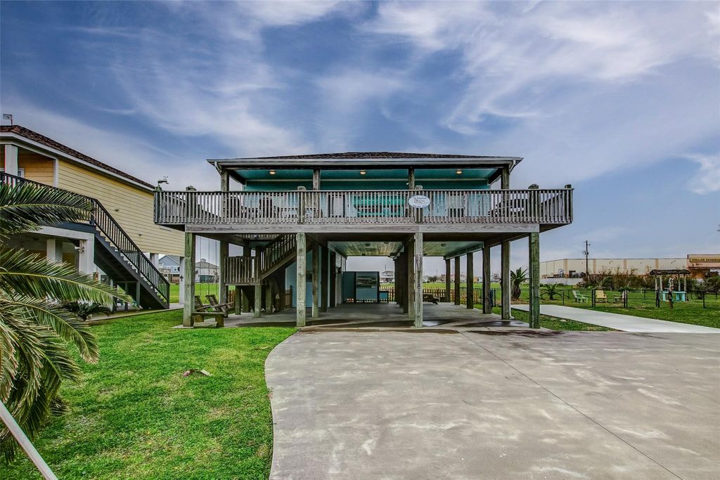 Photo of 935 W Westview, Crystal Beach, TX 77650 (MLS # 32500920)