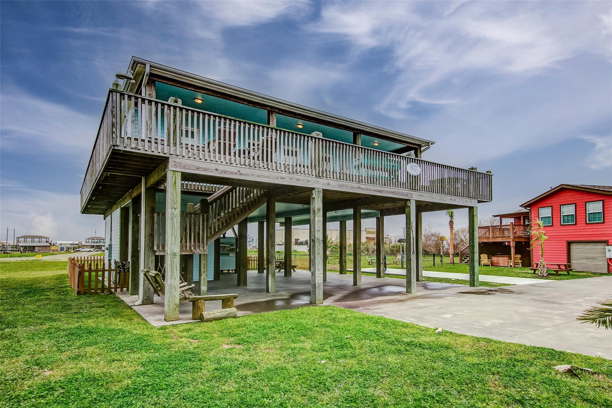 935 W Westview