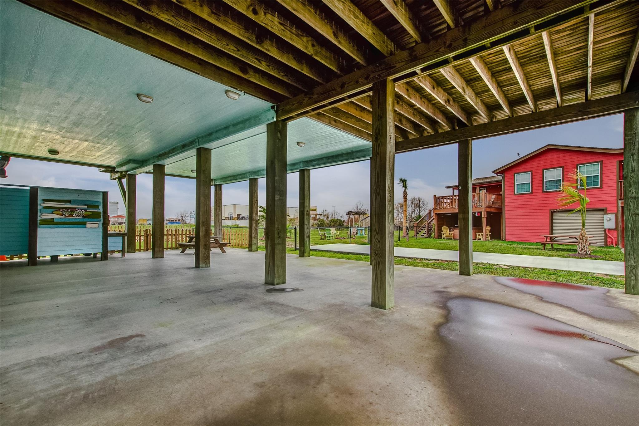 935 W Westview