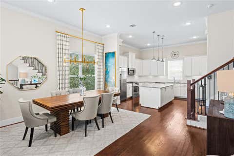 Photo of 5809 E Post Oak Lane, Houston, TX 77055 (MLS # 95802307)