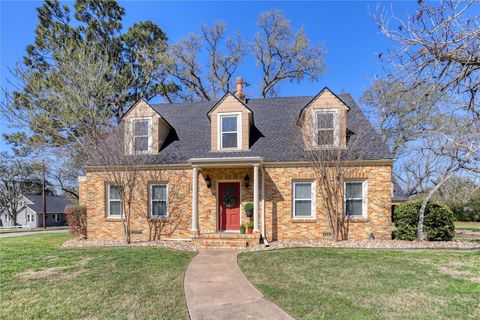 Homes For Sale - 252 S Bell Street<br/> Austin County, Bellville, TX 77418